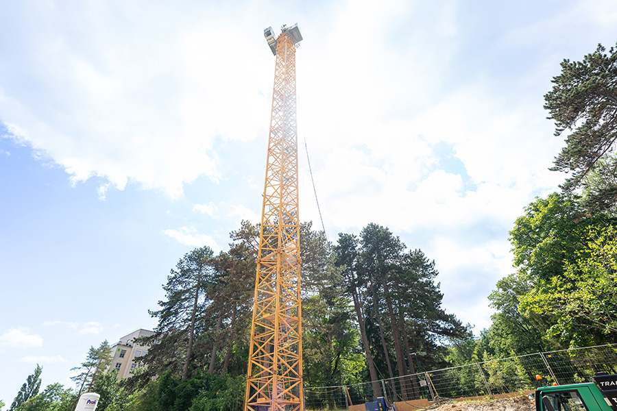 Klinik Hietzing: Trafo und Notstromgebäude mit Kran