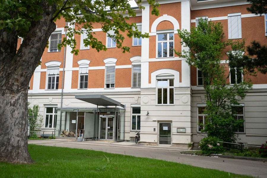 Klinik Hietzing: Fassade Neurologie Interimspavillon