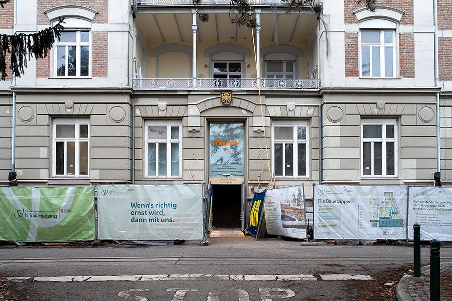Klinik Hietzing: Pavillon 13 Bauzaun